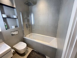 Stunning 1-bed Deluxe Apartment in Slough