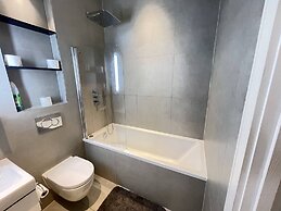 Stunning 1-bed Deluxe Apartment in Slough