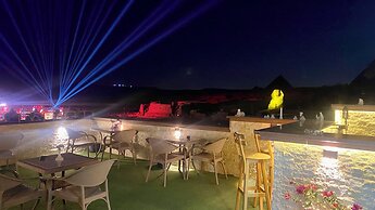 Seven Pyramids Inn