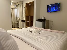 Seven Pyramids Inn