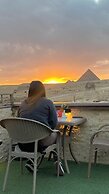 Seven Pyramids Inn