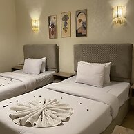 Seven Pyramids Inn