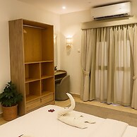 Seven Pyramids Inn
