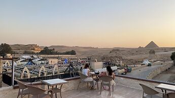 Seven Pyramids Inn