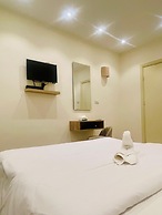 Seven Pyramids Inn