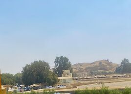 Seven Pyramids Inn