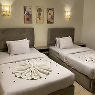 Seven Pyramids Inn