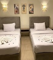 Seven Pyramids Inn