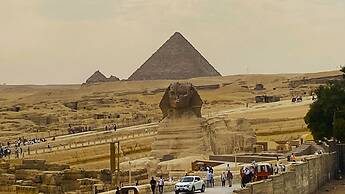 Seven Pyramids Inn