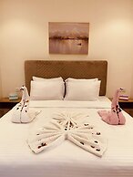 Seven Pyramids Inn