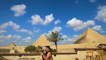 Seven Pyramids Inn