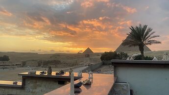 Seven Pyramids Inn