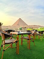 Seven Pyramids Inn