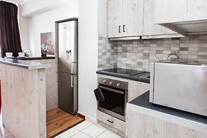Modern-deluxe central apt in Athens