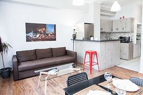 Modern-deluxe central apt in Athens