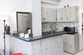 Modern-deluxe central apt in Athens