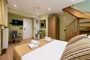 Ipelhome Plaka Boutique Apartments
