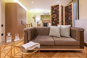 Ipelhome Plaka Boutique Apartments