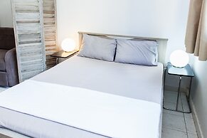 Cozy and Comfy Central Athens Apt.