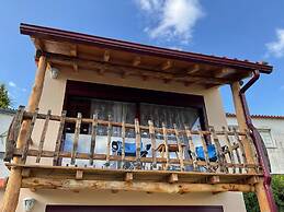 1 bed - Sleeps 4 - Pets - Balcony - Mtn View