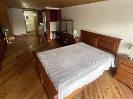 1 bed - Sleeps 4 - Pets - Balcony - Mtn View