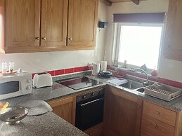 1 bed - Sleeps 4 - Pets - Balcony - Mtn View
