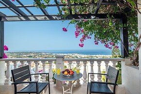 Apartment - Sleeps 10 - Parking - Garden - Pool