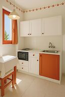 Apartment - Sleeps 10 - Parking - Garden - Pool