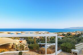 Apartment - Sleeps 10 - Parking - Garden - Pool