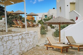 Apartment - Sleeps 10 - Parking - Garden - Pool
