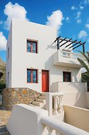 Apartment - Sleeps 10 - Parking - Garden - Pool
