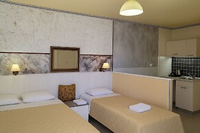 Apartment - Sleeps 10 - Parking - Garden - Pool