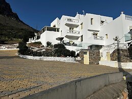 Apartment - Sleeps 10 - Parking - Garden - Pool