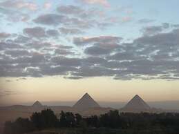 Heru Pyramids View Hotel