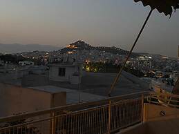 Charming Renovating Mets Apartment Athina