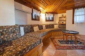 Liya Boutique Hotel & Suites