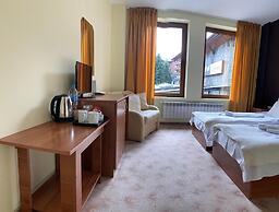Room-granat Double Room 2- Next to Gondo