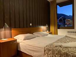 Room-granat Double Room 2- Next to Gondo