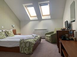 Room-granat Double Room 2- Next to Gondo
