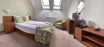 Room-granat Double Room 2- Next to Gondo