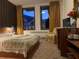 Room-granat Double Room 2- Next to Gondo