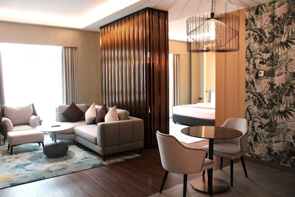 M World Hotel
