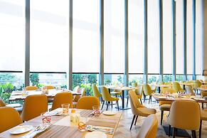 M World Hotel
