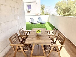 Melony Apartment