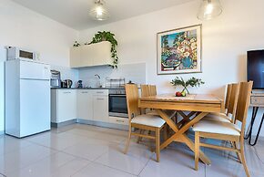 Melony Apartment