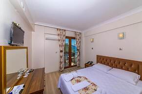 REIS BEACH HOTEL&RESTAURANT