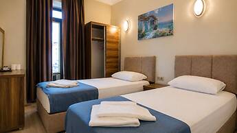 REIS BEACH HOTEL&RESTAURANT