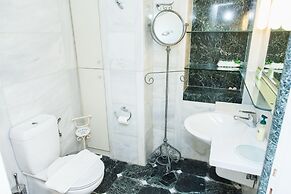 Chic Charming Central Athens Apt.