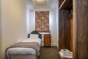 Metropolitan Hotel Orange