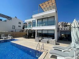 Villa Kajaim Sleeps 8 With Pool
